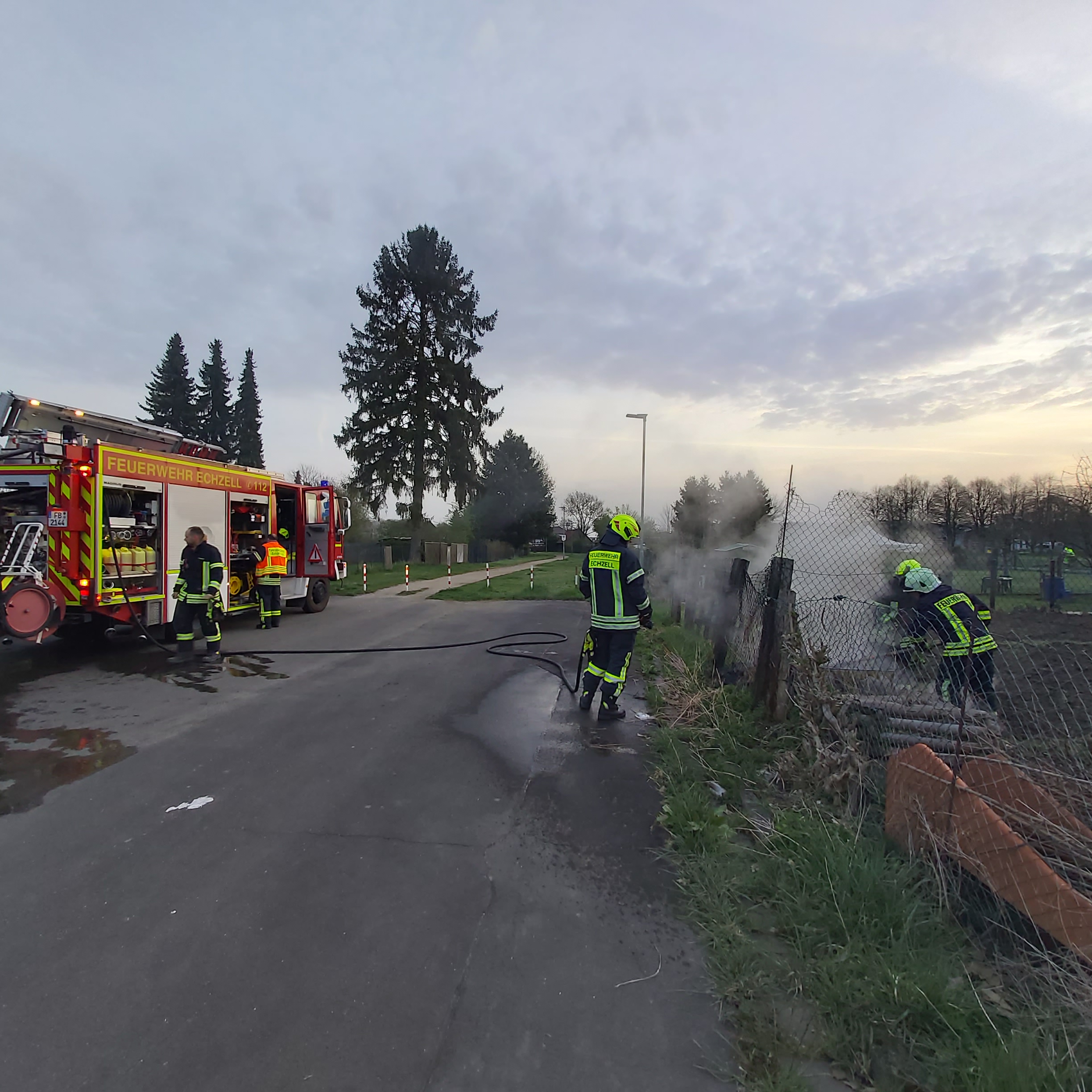 Einsatz: Brennendes Gras und Gestrüpp in der Schulstraße